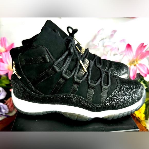 2017 Air Jordans Retro 11 Black Gold Metallic Jordans Womans Size 7 Big Kid 5.5 - Picture 11 of 11